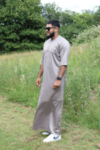 Omani Short Sleeve Champagne Grey Thobe