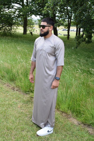 Omani Short Sleeve Champagne Grey Thobe